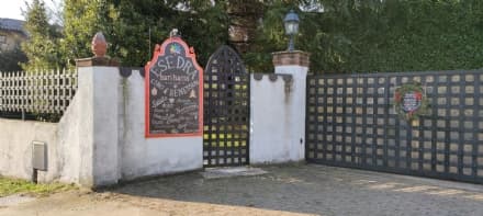 TORRE CANAVESE - Il locale aderisce alla protesta «Io Apro»: arrivano i carabinieri e scattano le multe da 400 euro