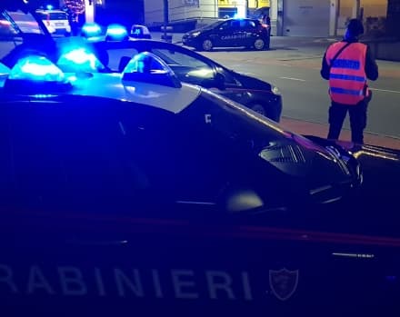 CHIVASSO - 18 clienti dentro al bar nonostante i divieti: intervento dei carabinieri e 1200 euro di multa alla titolare