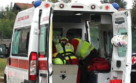 SAN BENIGNO CANAVESE - L'ex sindaca e la mamma investite mentre attraversano la strada di fronte al municipio