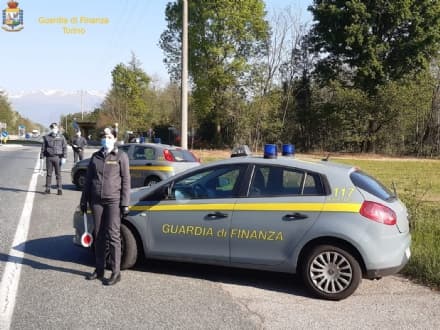 IVREA-CHIVASSO - Vendono pellet scarso per austriaco di alta qualità: quattro persone denunciate dalla guardia di finanza