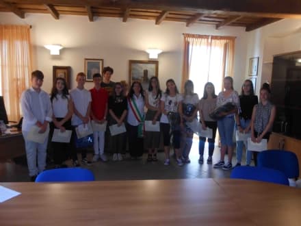 LEINI - Un premio al merito scolastico per gli studenti più bravi