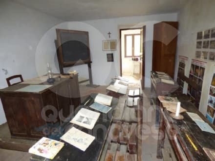 CASTELNUOVO NIGRA - Pennino, calamaio e banchi in legno: la scuola dei nonni e bisnonni rivive in frazione Villa - FOTO