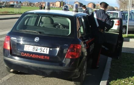 CHIVASSO - Si masturba davanti a una 20enne: denunciato