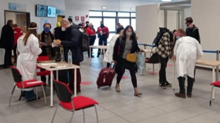 CASELLE - Potenziati i controlli sanitari sui passeggeri dell'aeroporto: il 5% non in regola è finito in isolamento