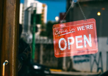 CANAVESE - Riaprono i negozi: saldi estivi posticipati al primo agosto