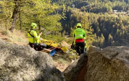 CERESOLE REALE - Scalatore precipita dalla falesia: recuperato dal soccorso alpino e trasportato in ospedale con l'elicottero - FOTO