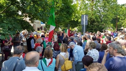 IVREA - L'Anpi con trenta associazioni del Canavese manifesta in centro contro l'ultradestra - FOTO e VIDEO