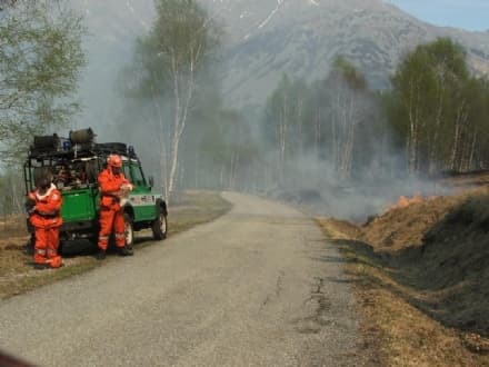 PRATIGLIONE-FORNO - Bruciano i boschi vicino al mulino Val