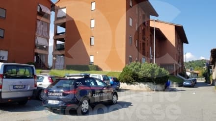 CASTELLAMONTE - A terra in un lago di sangue: i carabinieri salvano un pensionato ferito e solo in casa