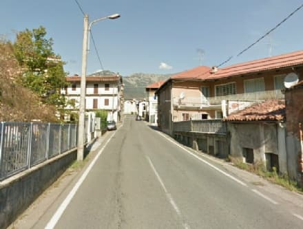 FORNO - La provinciale 42 della frazione Crosi è un pericolo per i pedoni