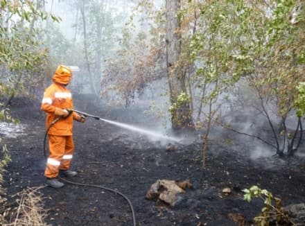 VALPERGA - Boschi a fuoco vicino alle case di Riborgo - VIDEO