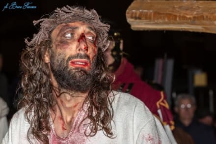 IVREA - Oltre duemila persone hanno seguito la Passione di Cristo