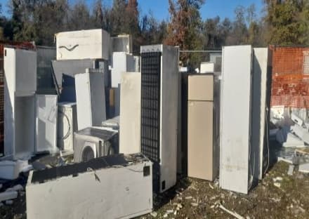 CASELLE TORINESE - Smaltimento abusivo di rifiuti pericolosi: padre e figlio denunciati dalla polizia locale. Sequestrato un terreno