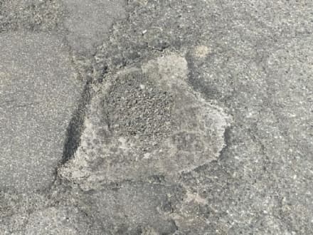 RIVAROLO - «La strada per Argentera è piena di buche nell'asfalto» - FOTO