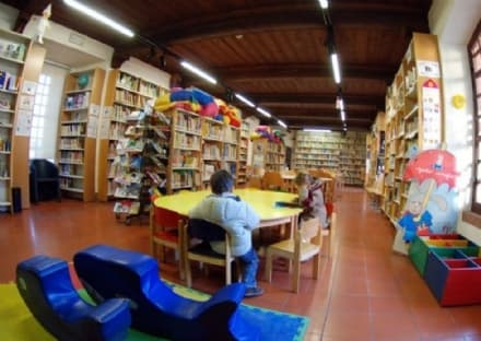 CUORGNE' - La biblioteca resta senza direttore: «Ma assumiamo la maestra dell'asilo nido»
