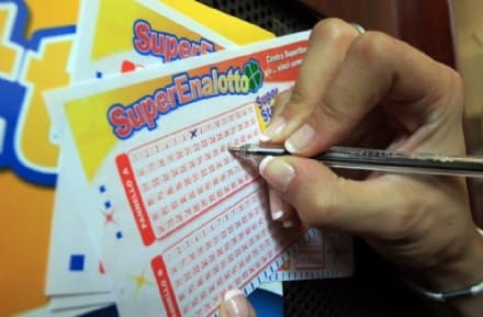 CIRIE'-LEINI - Vincono 20 mila euro al Superenalotto ma non ritirano la vincita: il premio sta per scadere