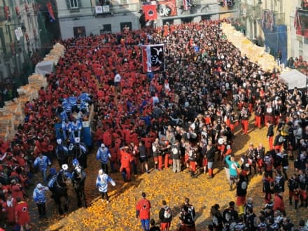 IVREA - Lo Storico Carnevale spiegato ai non eporediesi... da Violetta alla battaglia delle arance