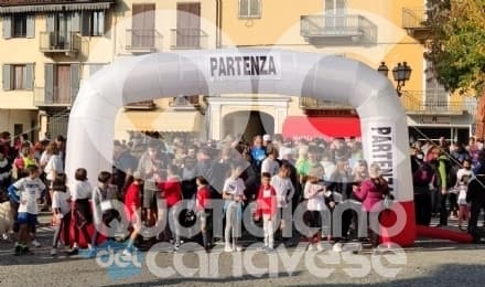 CASTELLAMONTE - Una folla colorata per fare del bene con «Cammin'arte» - FOTO e VIDEO