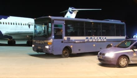 CASELLE - Controlli della polizia in aeroporto: tre stranieri respinti