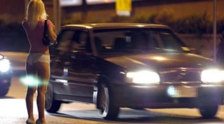 VOLPIANO - Giovane prostituta ferita a colpi di accetta