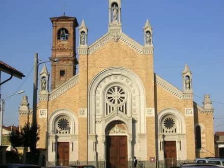 LEINI - Due esposti ai vigili contro il campanile che suona di notte