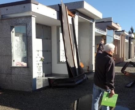 PECCO - "Vietato, la notte, avvicinarsi al cimitero del paese"