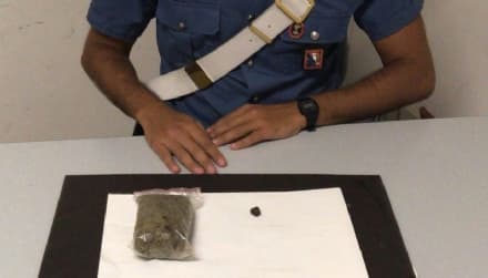 SAN GIUSTO - Hashish e marijuana in auto: 21enne denunciato