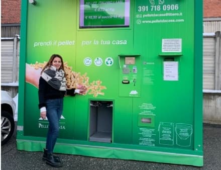 LOMBARDORE - Caro energia, installato un distributore di pellet automatico