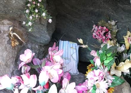 CANISCHIO - Vandali idioti hanno decapitato la statua della Madonna