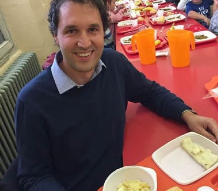 AGLIÈ - «Improvvisata» del sindaco alla mensa delle scuole