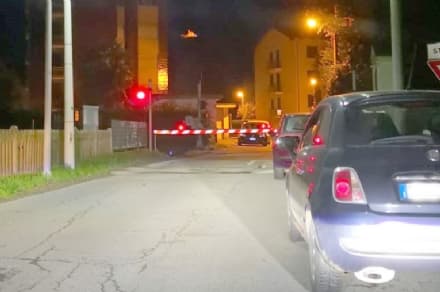 VALPERGA - Non ci sono treni ma il passaggio a livello resta chiuso... Ancora problemi sulla Canavesana