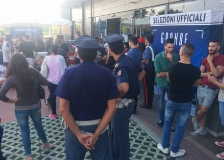 BANCHETTE - Un centinaio in coda per la selezione del Grande Fratello - FOTO