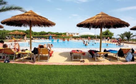 LAVORO - Azienda cerca 100 fotografi per i villaggi turistici