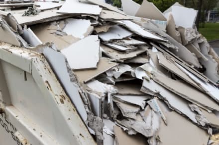 MONTANARO - Getta scarti di cartongesso in aperta campagna: 600 euro di multa al maiale di turno