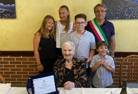 CASTELLAMONTE - La «nonna del Molino» ha compiuto 100 anni: grande festa per Olga Ruffatto - FOTO