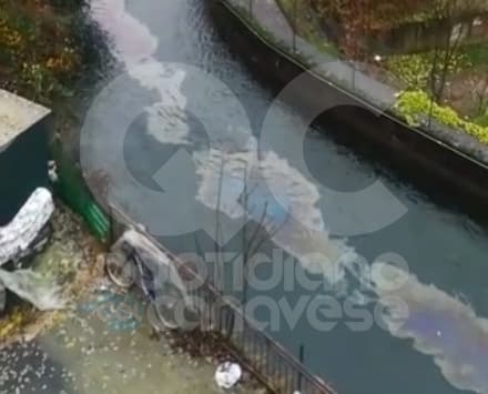 CUORGNE' - Liquido sospetto, allarme nel canale della Manifattura: sopralluogo della Polizia municipale