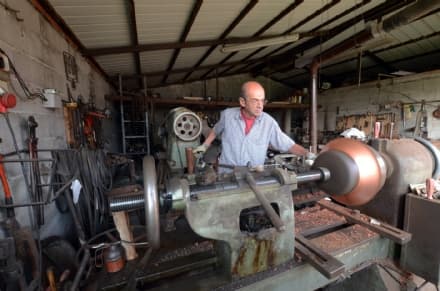 ALPETTE - Il paese piange la scomparsa di Sandro Cattin, storico ramaio