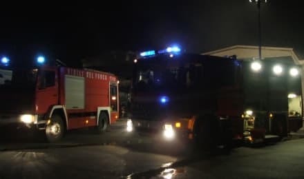 MAZZE' - Incendio doloso devasta una casetta: salvo un asinello