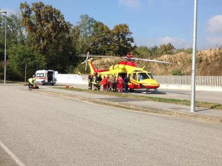 FAVRIA - Grave incidente sul lavoro in azienda di stampaggio: operaio ferito da un macchinario - FOTO e VIDEO