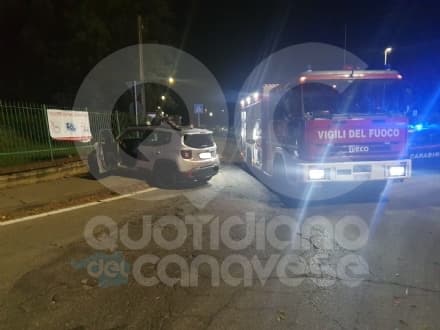 FAVRIA - Non si ferma all'alt dei carabinieri e si schianta in via Busano: trasportato in ospedale - FOTO