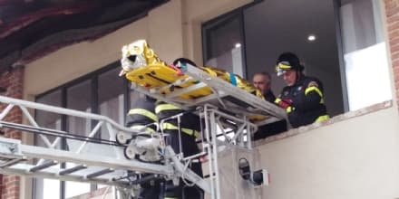 CASTELLAMONTE - Vigili del fuoco salvano una persona caduta in casa - FOTO