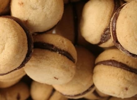 MONTALTO DORA - Un pezzo di metallo tra i baci di dama: produttore di dolci finisce a processo