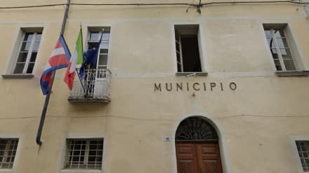 PONT CANAVESE - L'ex sindaco Coppo a gamba tesa sulla maggioranza