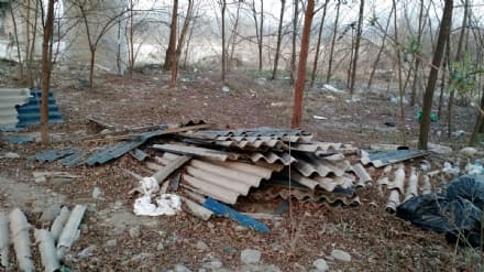 SALASSA - Maiali in azione: cataste di eternit abbandonate sotto il ponte della pedemontana - FOTO