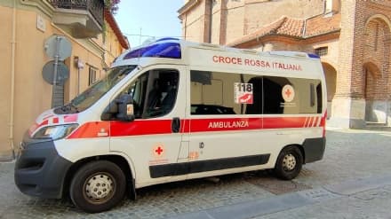 RIVAROLO CANAVESE - Cade a terra in via Ivrea e finisce in ospedale