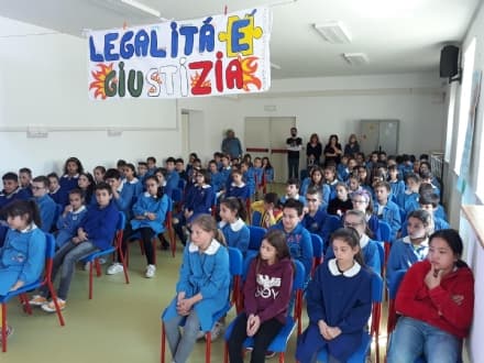 LEINI - Inaugurata la «Libreria della legalità» alle elementari