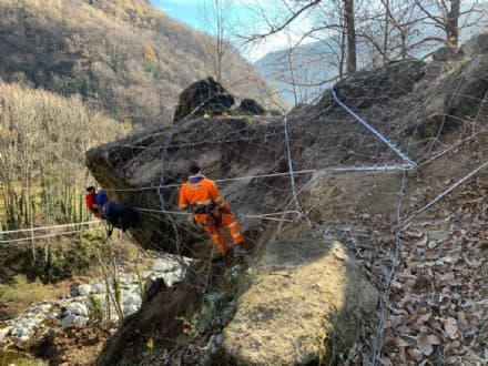 SPARONE - Masso pericolante dopo l'ondata di maltempo rischia di cadere sulla provinciale