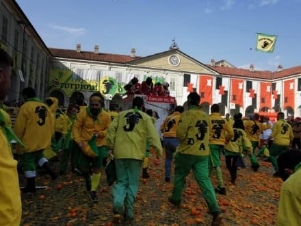 IVREA - Carnevale, piano sicurezza: massimo 15 mila persone nel centro storico e 4 mila al Borghetto
