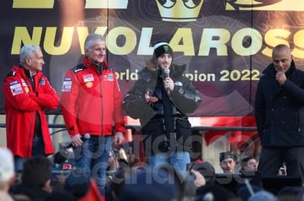CHIVASSO - Folla in delirio e grande festa per Pecco Bagnaia campione del mondo della MotoGp - FOTO
