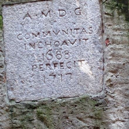 Communitas Inchoavit 1688, Perfecit 1717